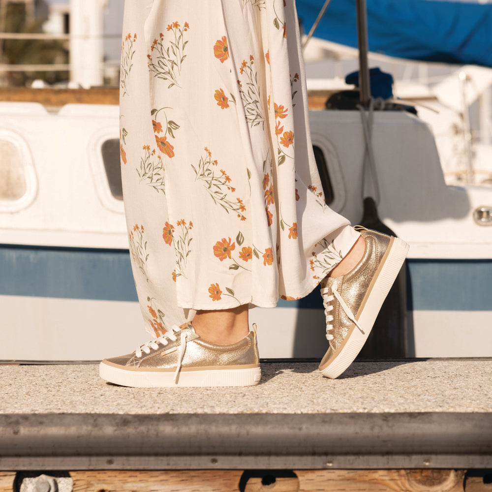 Women's Lay Day Dawn Shoes in Champagne Suede | REEF®