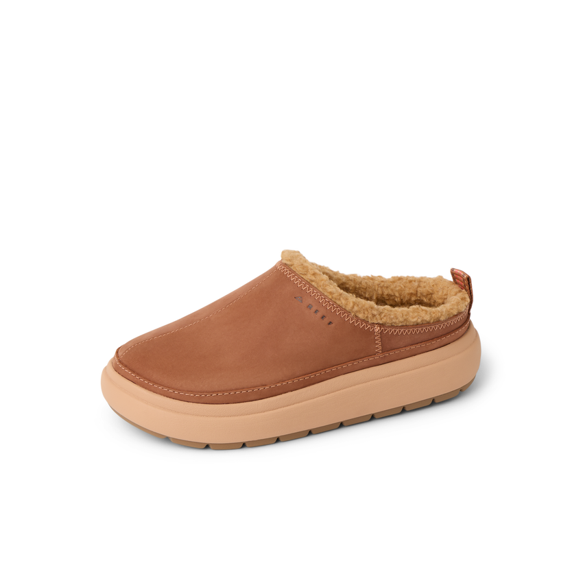 Weekend Low Brooke cozy slip on shoe facing left with plush lining and cushioned sole