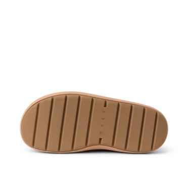 Weekend Low Brooke outsole facing right, close up of textured brown sole with durable tread and cushioned comfort support