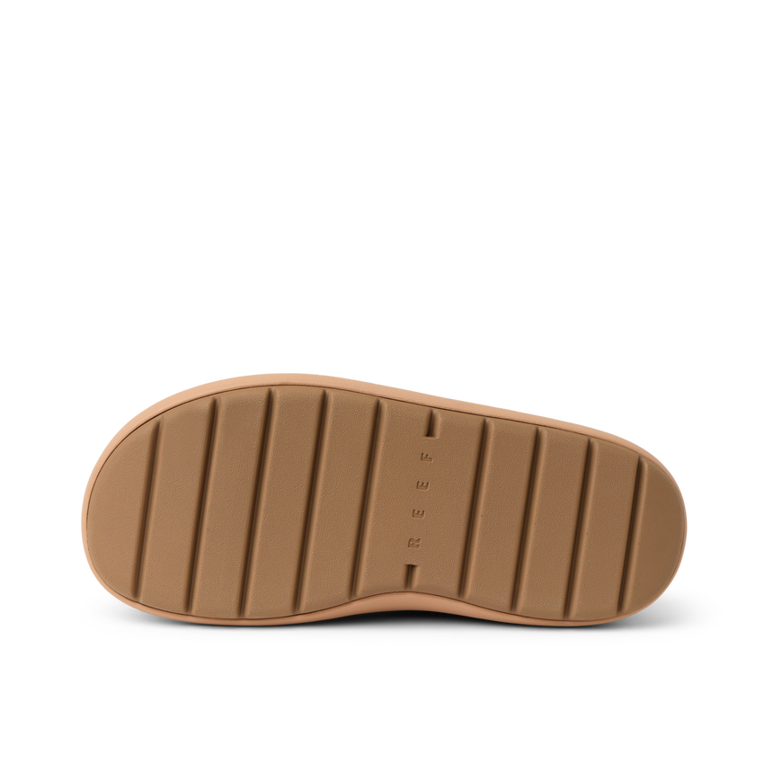 Weekend Low Brooke outsole facing right, close up of textured brown sole with durable tread and cushioned comfort support