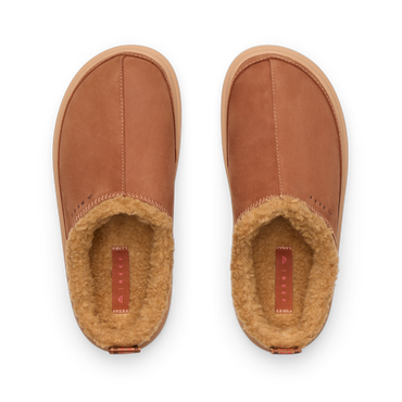 REEF Weekend Low Brooke shoes shown with toes facing upward and cozy sherpa lined footbeds for comfort