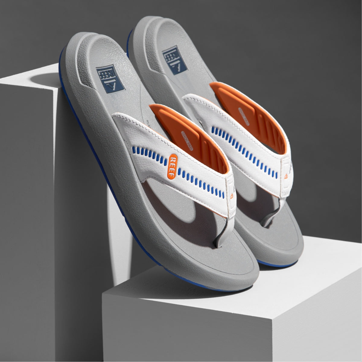 reefページ Men's Cruiser Sandals in Gray Whale | REEF®