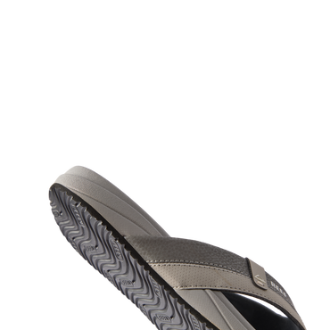 Cushion Phantom 2.0 gray men’s sandal, side view of sole and strap, surf-inspired comfort and arch support.