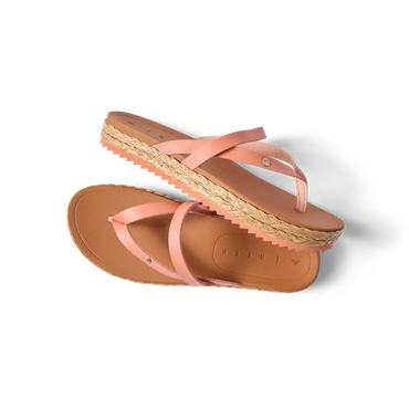 Vista Carmen women's sandals with light pink straps, right sandal facing up, left sandal showing sole, beach-inspired comfort design.