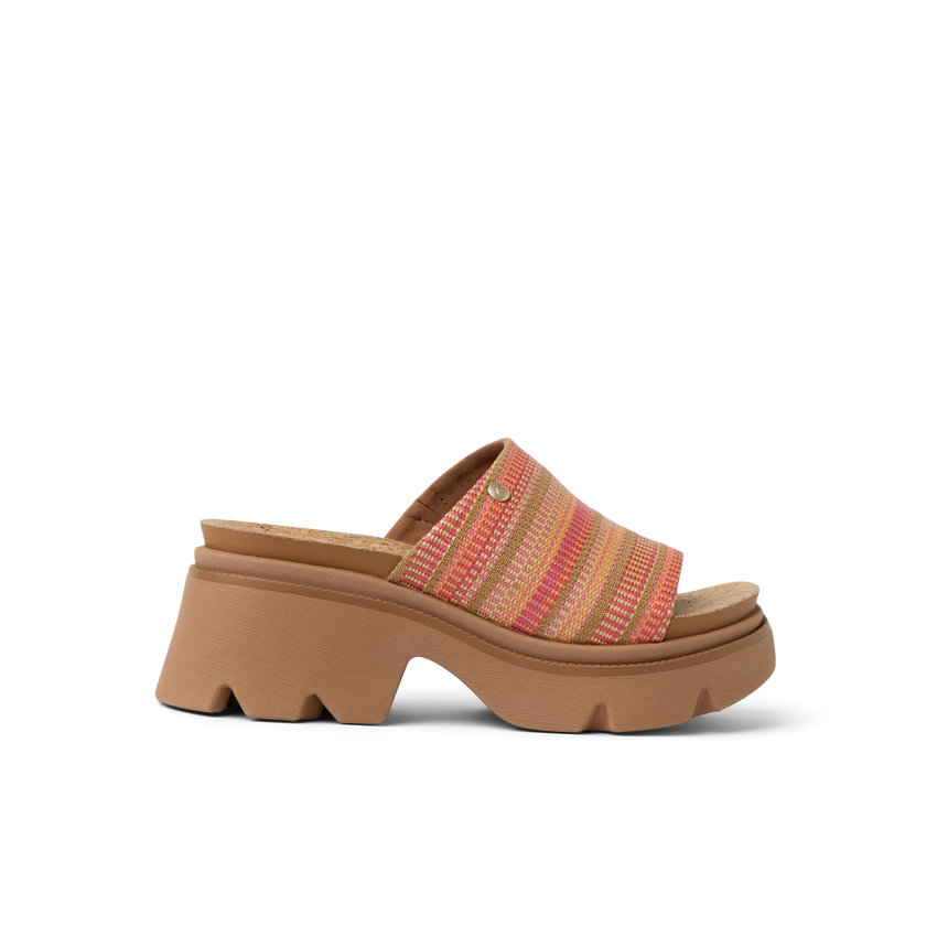Vista Luxe Evie women's right-facing sandal with multi-colored raffia upper and cushioned platform sole for beach comfort.