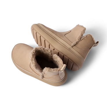 Weekend Autumn shoes with fur lining, right shoe facing right, left shoe top-down, surf-inspired comfort and arch support.