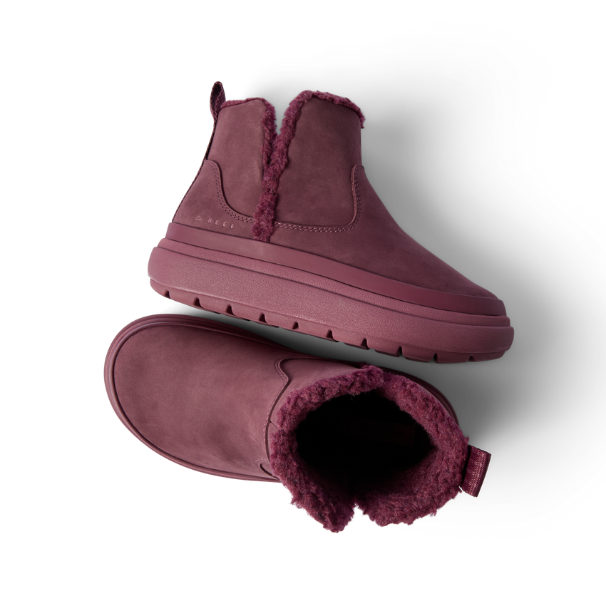 Weekend Autumn women's leather shoe pair in burgundy, right shoe facing right, left shoe top view, cozy lining visible.