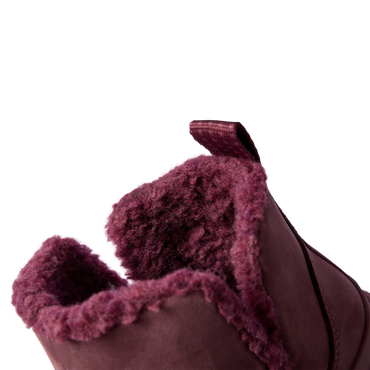 Weekend Autumn women's shoe facing left, close-up of soft plush lining and leather upper for comfort and warmth.