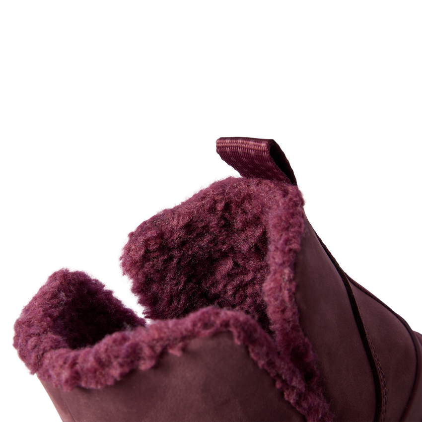 Weekend Autumn women's shoe facing left, close-up of soft plush lining and leather upper for comfort and warmth.