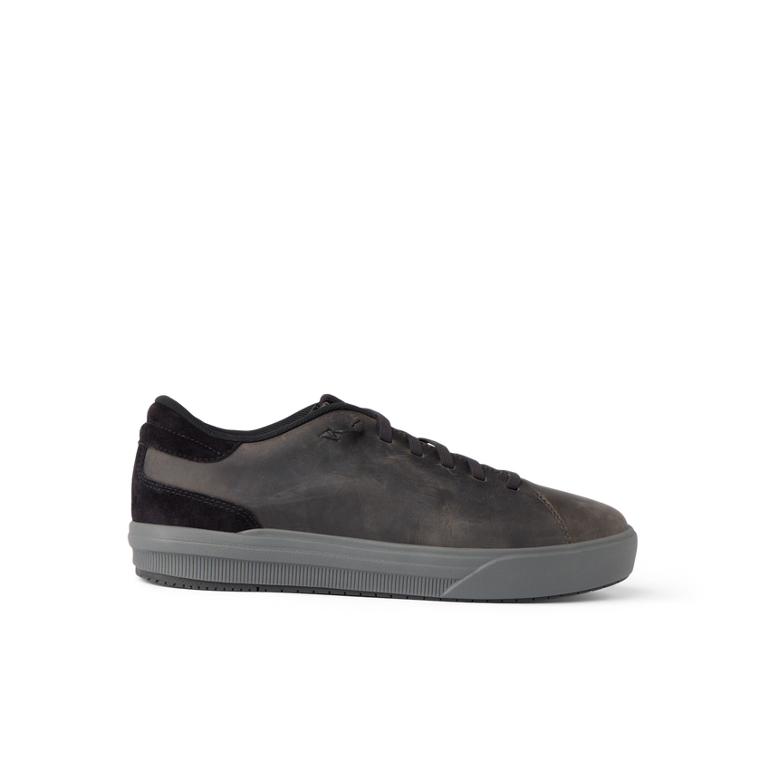 Del Mar Commuter mens leather sneaker facing right with cushioned sole and arch support