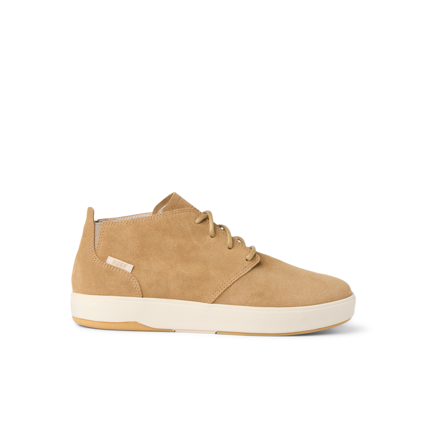 Del Mar Desert tan leather and suede shoe facing right with a cushioned sole for everyday comfort