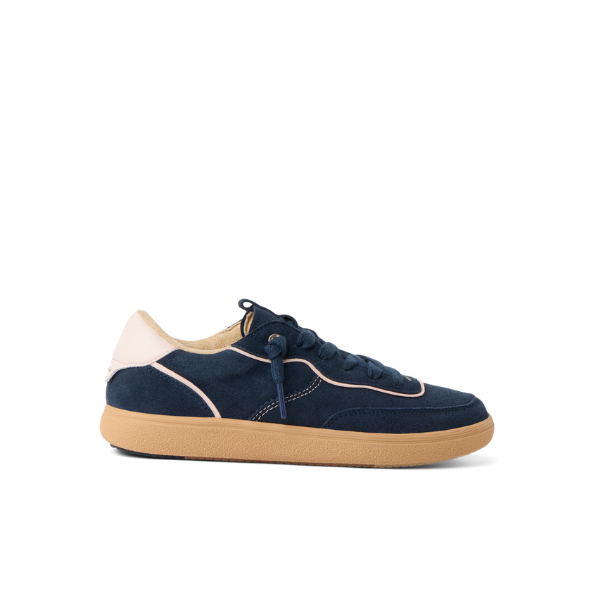 REEF Kickback sneaker facing right in side view with lightweight cushioning and anatomical arch support
