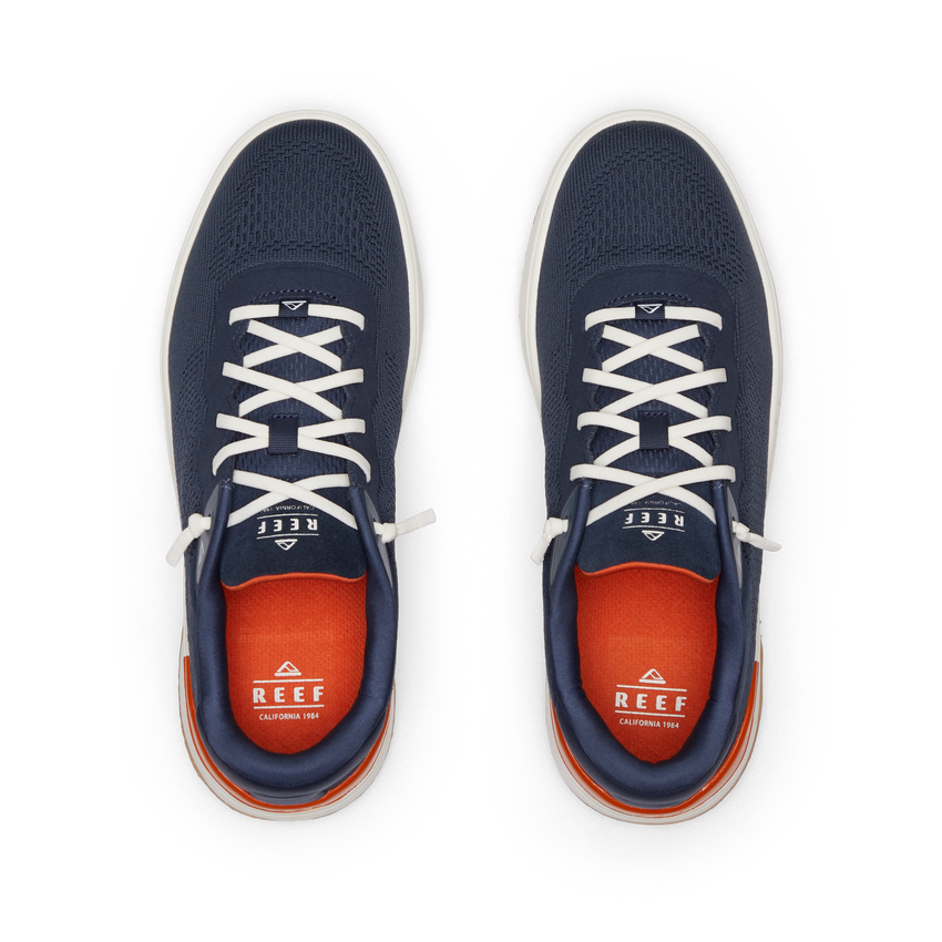 Shoreline Del Mar sneakers viewed from above, pair facing upward, with cushioned support and elastic laces