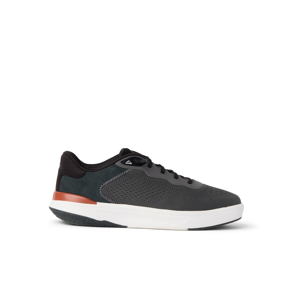 Shoreline Del Mar sneaker facing right with cushioned support and elastic laces