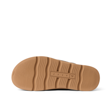 Vista Luxe Mariana clog sole facing left with close up view of wavy traction tread and durable outsole pattern