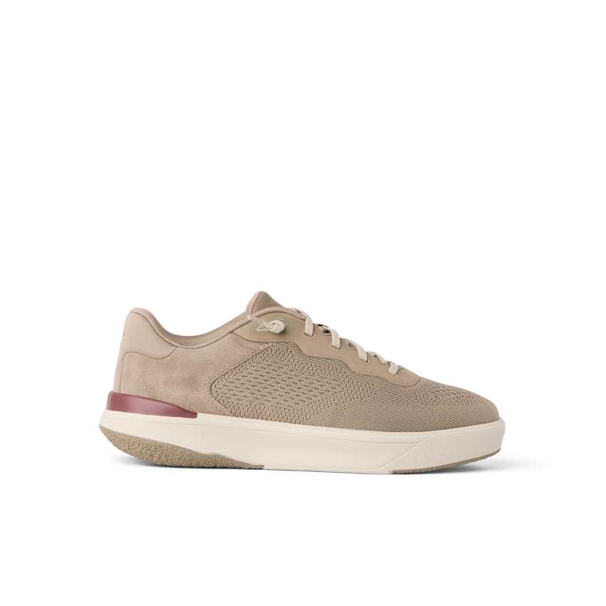 Shoreline Del Mar sneaker facing right with cushioned support and elastic laces for everyday comfort