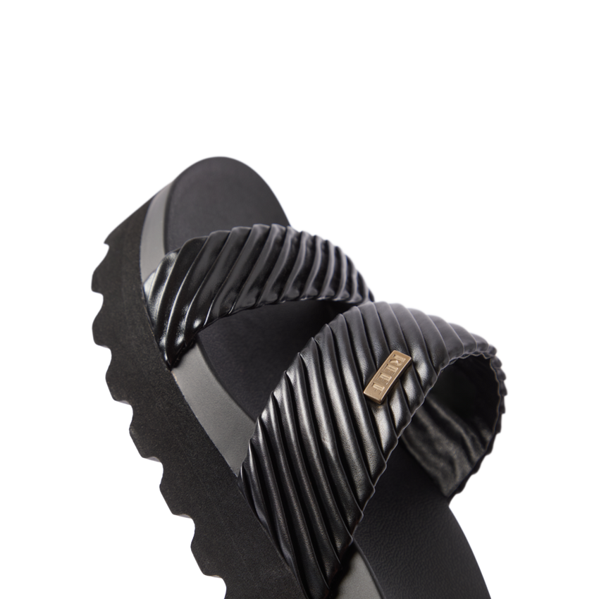 Cushion Vista Hi women's sandal showing top and side straps facing left, featuring cushioned, water-friendly design.