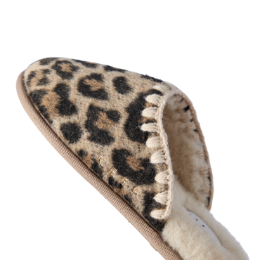 Iryss Slipper close up showing leopard print upper and plush lining with toe facing upper left