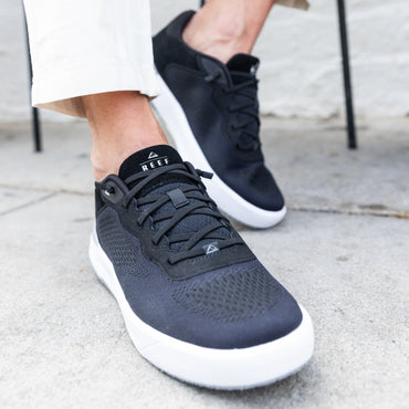 Shoreline Del Mar men's black sneakers facing forward, close-up of toe area with breathable mesh and cushioning.