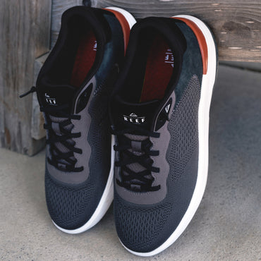 Shoreline Del Mar black sneakers facing forward, close view of toes and laces with soft rebound cushioning