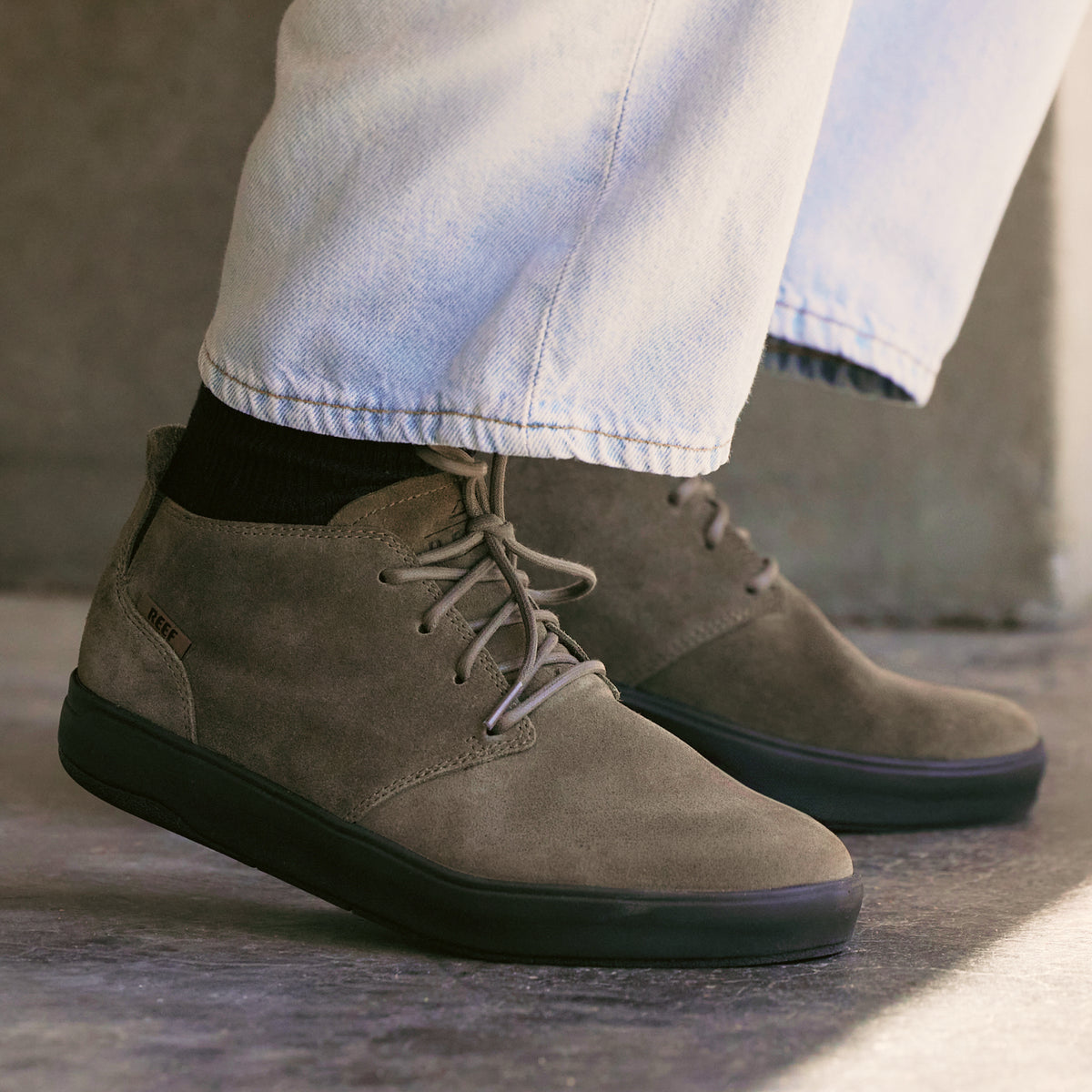 Del Mar Desert brown leather and suede shoes facing right with cushioned comfort and easy entry heels