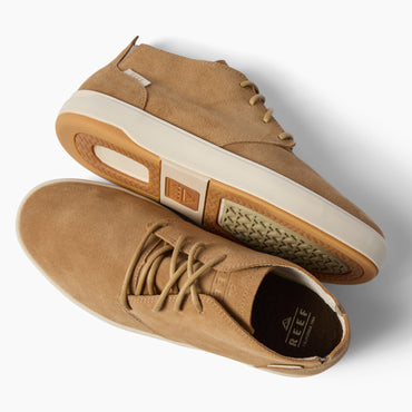 Del Mar Desert shoes facing right, showing suede uppers, laces, and cushioned soles for everyday comfort