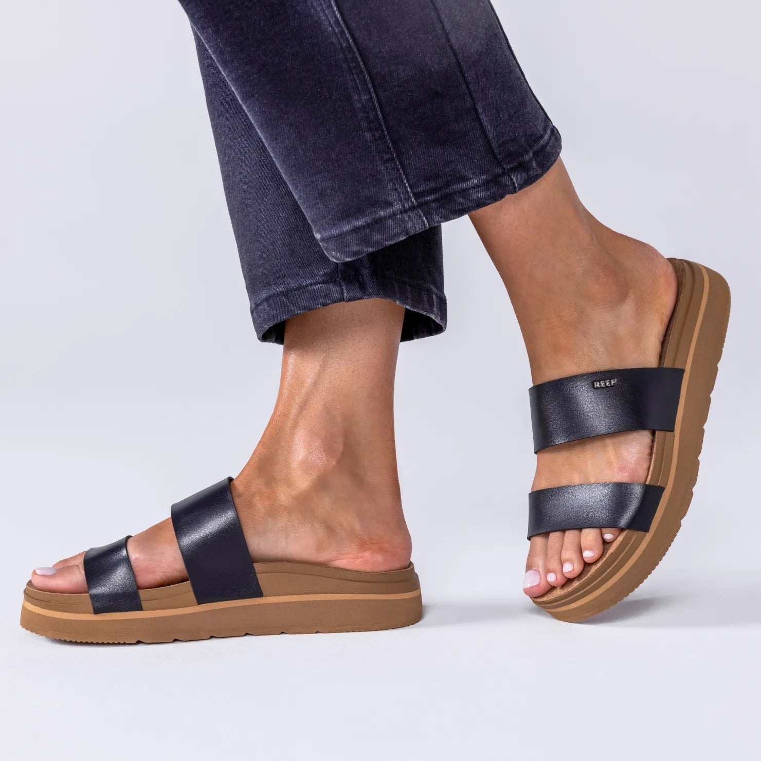 Vista Hi 2 facing left and right, showing top and side views of black women's sandals with arch support and cushioning.