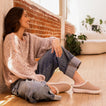 Weekend Low Brooke cozy shoes facing right with soft cushioning for everyday comfort setup