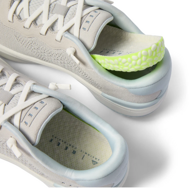 Reef Del Mar sneakers facing left with a close up of cushioned heels and insoles for all day comfort