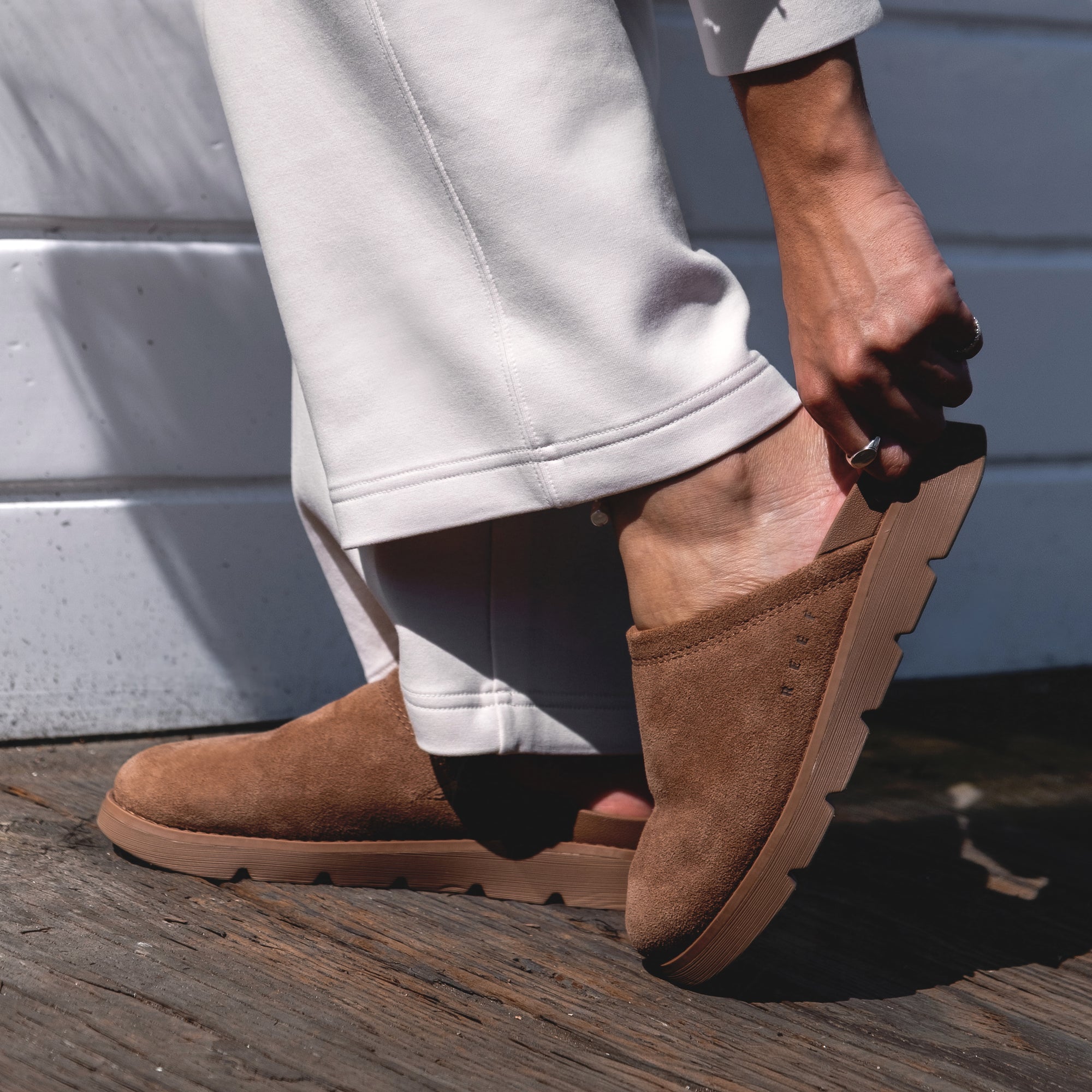 Vista Luxe Mariana Women's Contoured Clogs - Chocolate | REEF