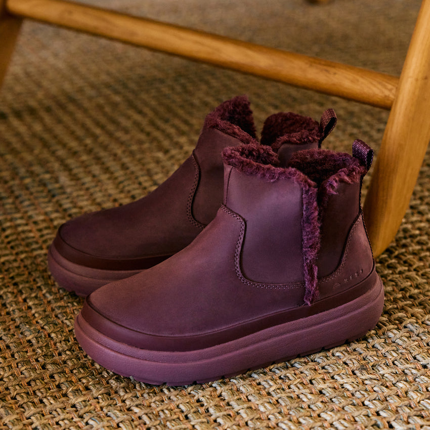 Weekend Autumn REEF ankle boots facing left with plush lining and cushioned soles