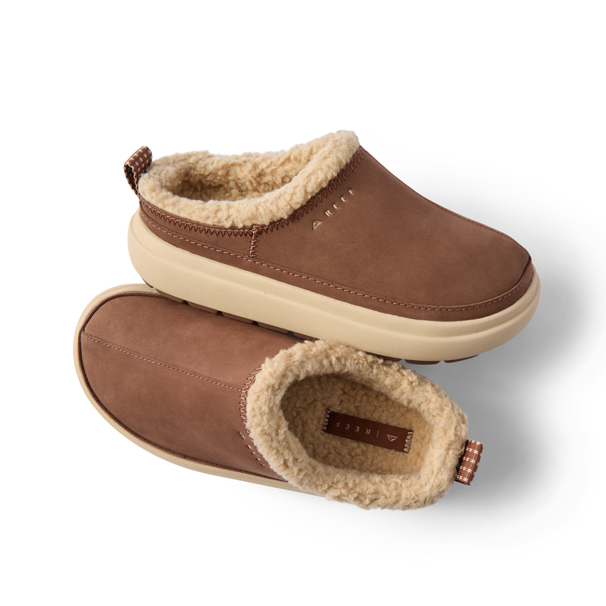 Weekend Low Brooke shoes in brown facing right with cozy shearling lining and cushioned sole for comfort and arch support