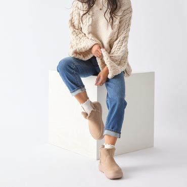 Weekend Autumn cozy ankle boots with toes facing forward, styled on a model for comfortable everyday wear