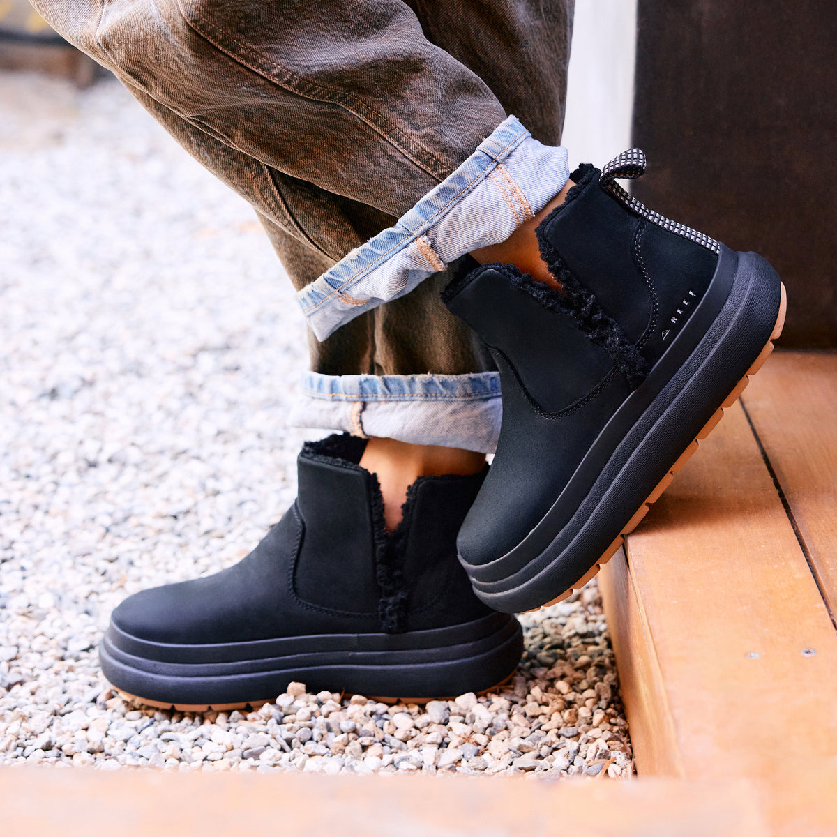 Weekend Autumn black cozy boots with toes facing left, cushioned soles and soft lining for everyday comfort