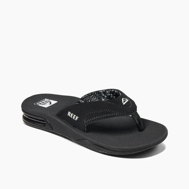 Womens Fanning flip flop sandals in black angle view